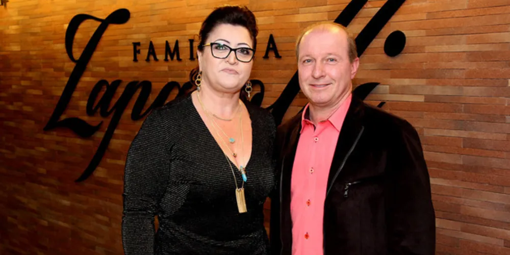 A bela e competente Leontina Mendes Stadler será muito cumprimentada pela passagem de seu aniversário, nesta quinta-feira (15). Leontina que além de conduzir de forma dinâmica a Adquira Imóveis é uma das mulheres mais atuantes e elegantes da nossa sociedade. Da coluna RC os votos de saúde e alegrias. 