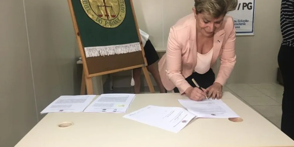 Convênio firmado com o Cejusc (Centro Judiciário de Solução de Conflitos e Cidadania) do Tribunal de Justiça do Paraná deve agilizar a resolução de processos entre empresas e consumidores

