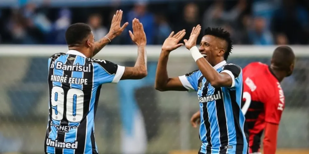 Vitória por 2 a 0 classifica o Grêmio mesmo com derrota por um gol de diferença em Curitiba