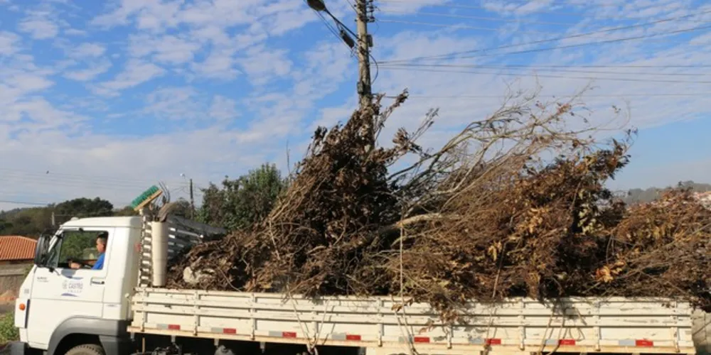 Operação levou serviços de manutenção, limpeza e recreação para o bairro

