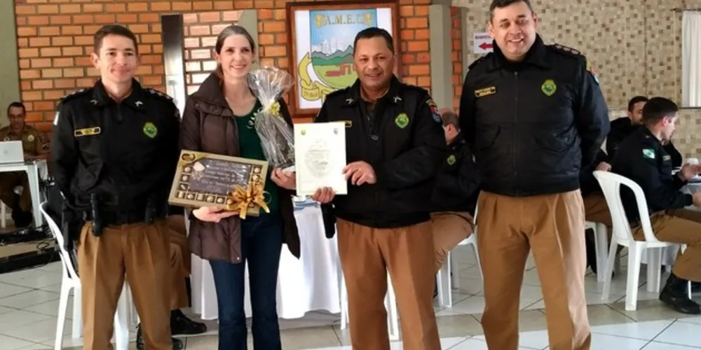 Imagem ilustrativa da imagem Tenente Natália Marangoni é homenageada pelo 1º BPM