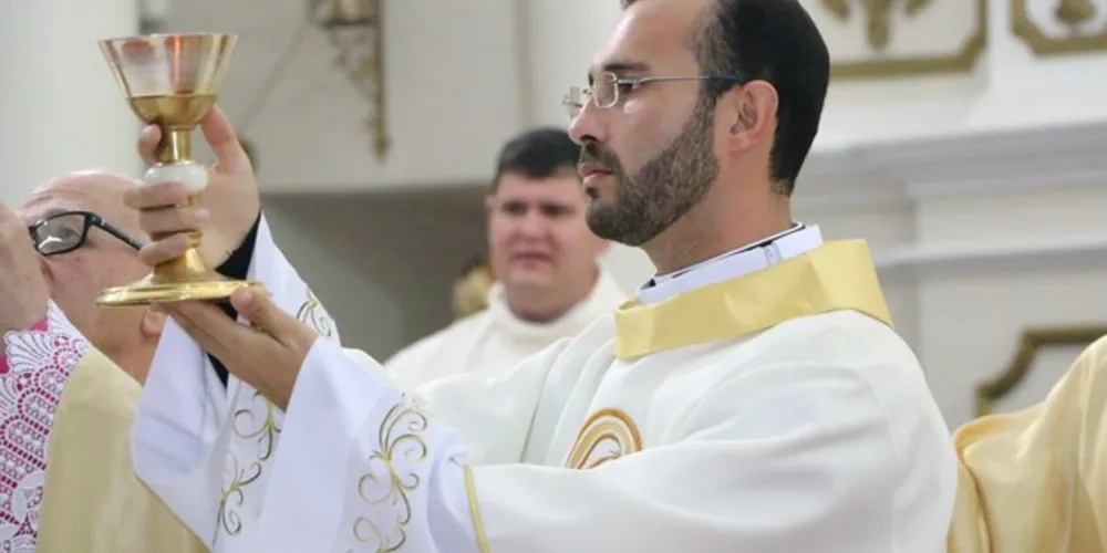 O tríduo preparatório prossegue, amanhã (16), com a reflexão em torno da Vocação à Santidade/Ser todo de Deus