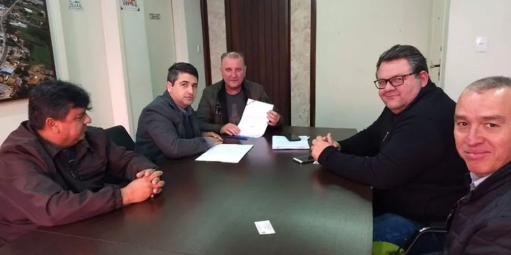 Vereador de Ponta Grossa e prefeito de Carambeí se reuniram durante a semana para tratar do tema