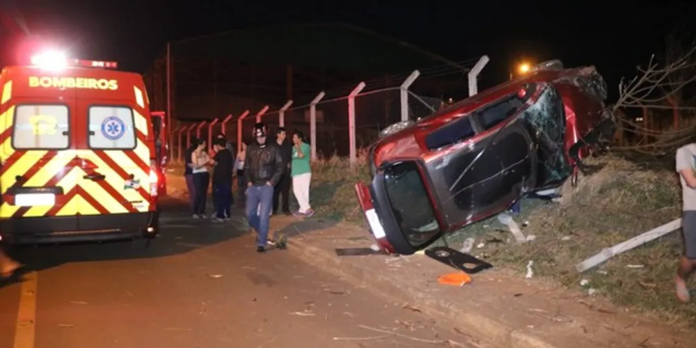 Apesar do estrago no carro, vítima teve apenas ferimentos leves