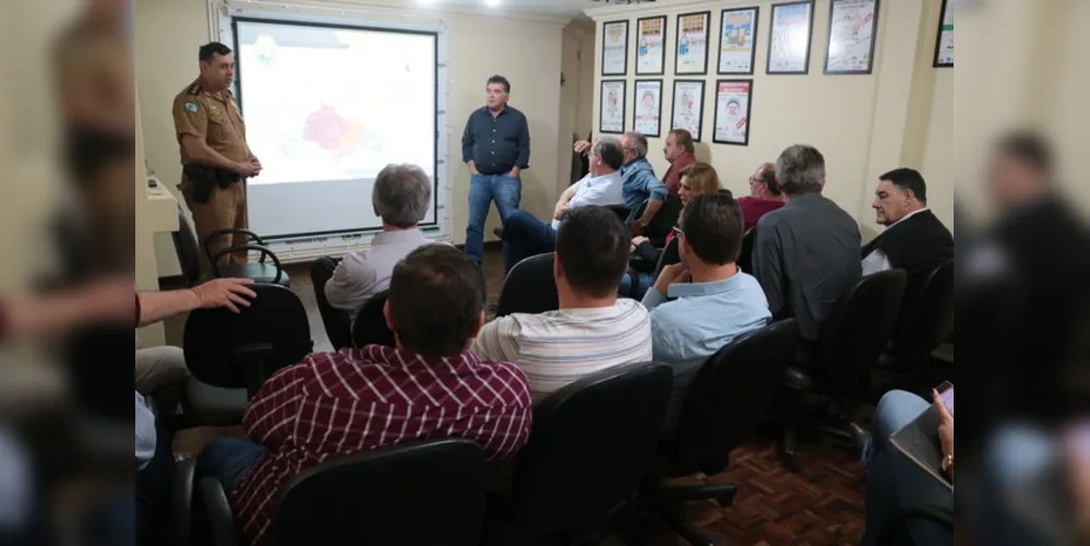 Durante a reunião, o comandante da PM afirmou que em breve o aplicativo 190 deve ser lançados para facilitar o contato da sociedade com os policiais