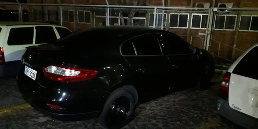 Veículo foi encontrado estacionado em uma rua de Uvaranas