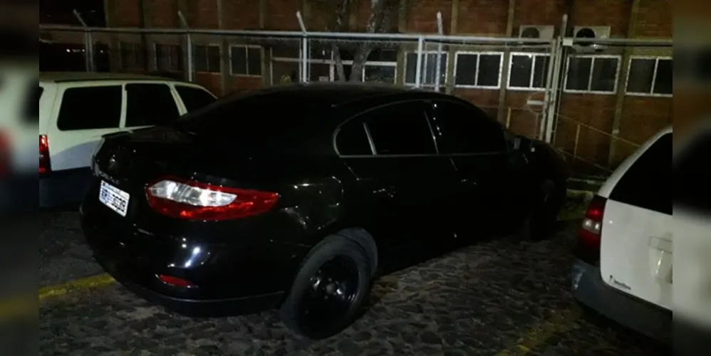 Veículo foi encontrado estacionado em uma rua de Uvaranas