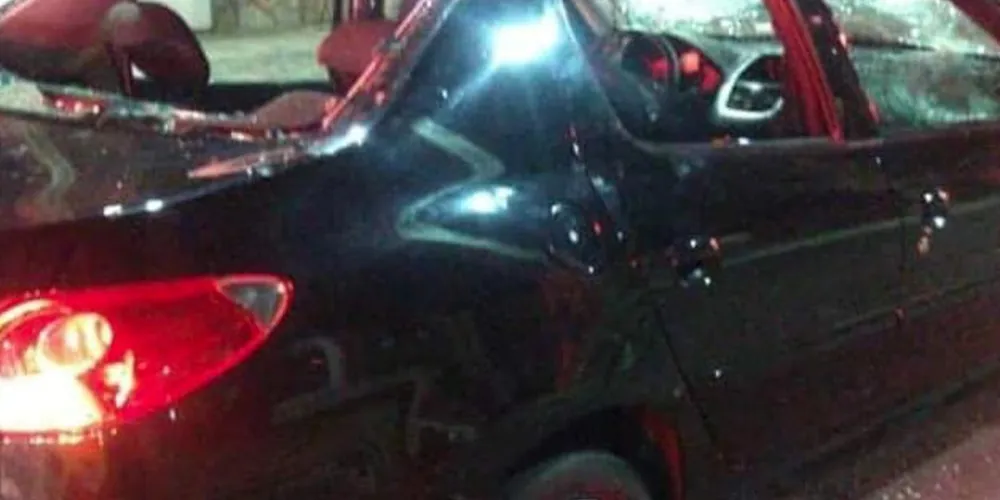 Imagem ilustrativa da imagem Carro de aplicativo é depredado na saída da Arena