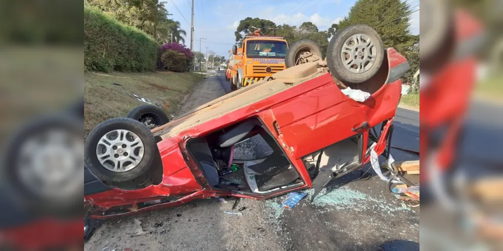 Imagem ilustrativa da imagem Jovem pega carro escondido e fica gravemente ferido em acidente