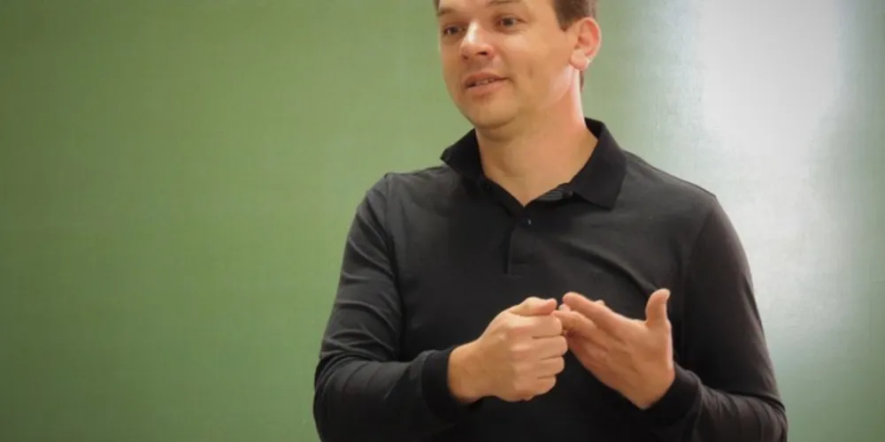 Antônio César Bochenek teve um bate-papo com alunos da Pós-Graduação