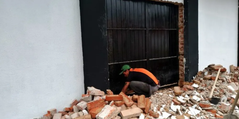 Os dois novos portões para melhorar e facilitar a saída de torcedores do Fantasma, após as partidas realizadas no Estádio Germano Krüger
