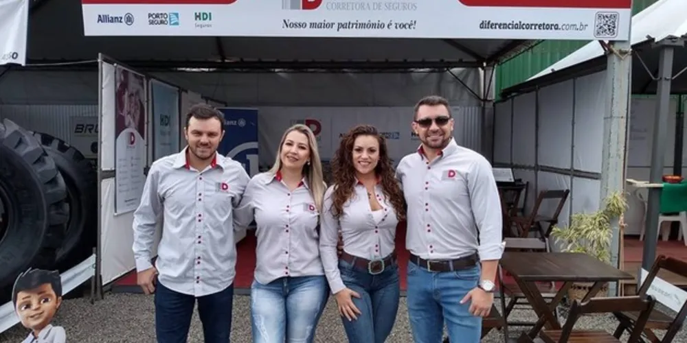 Durante a Produshow 2019, em Pitanga-PR, a equipe de corretores tirou várias dúvidas sobre Seguro de vida