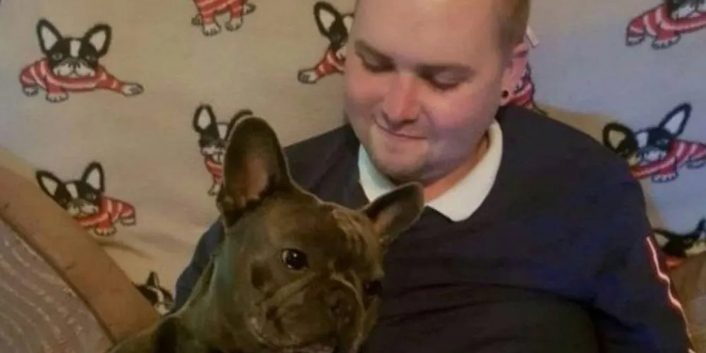 De acordo com o relato da família, o cãozinho leal sempre estava ao lado de Stuart