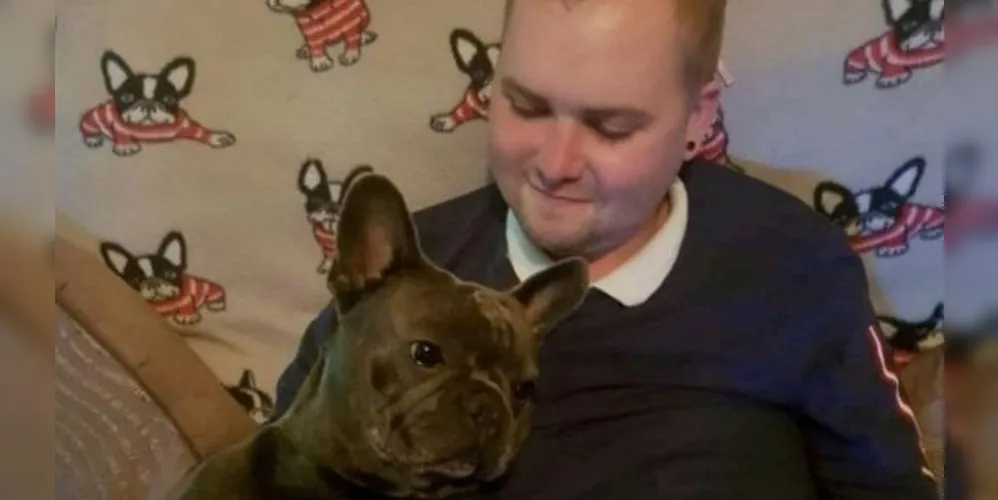 De acordo com o relato da família, o cãozinho leal sempre estava ao lado de Stuart