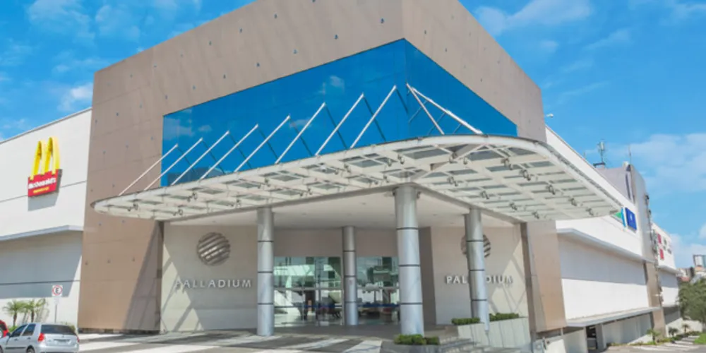 Foram confeccionados pelos alunos das APAEs no Estado, sendo que de cada um dos 30 Conselhos de Arte e Cultura das associações está vindo um cartão para concorrer. A exposição acontecerá no primeiro piso do Shopping, em frente à loja da TIM.