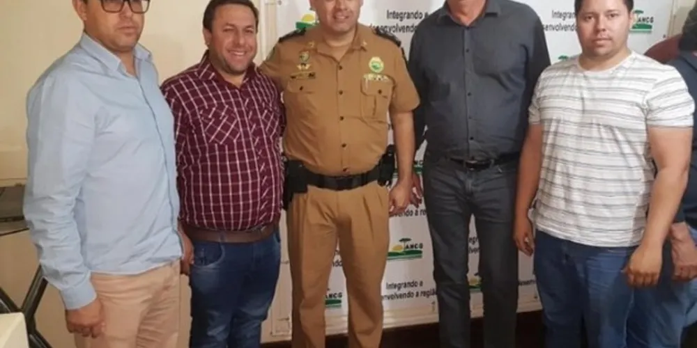 Prefeito José Sloboda esteve com os demais prefeitos da AMCG, junto ao Tenente Coronel Edmauro Assunção, para apresentar as demandas de segurança da região

