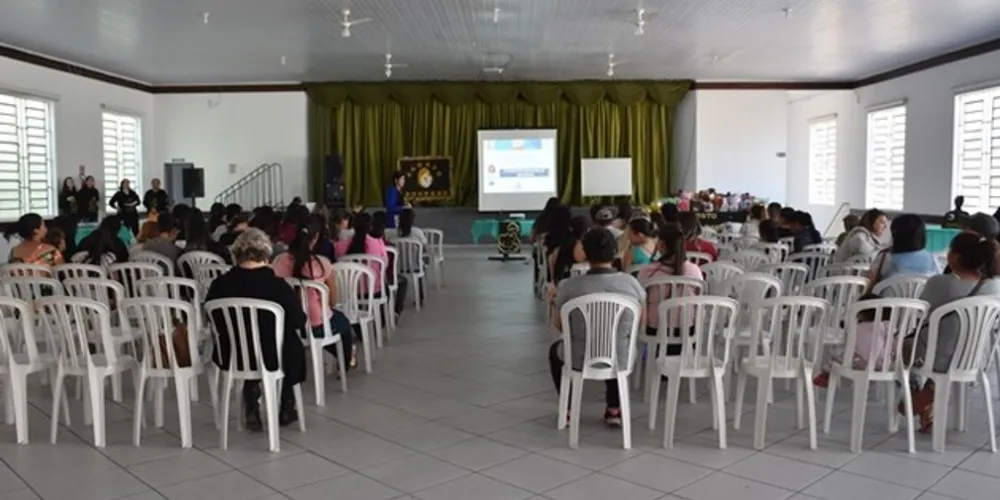 O  II Encontro Municipal de Gestantes reuniu aproximadamente 50 mães