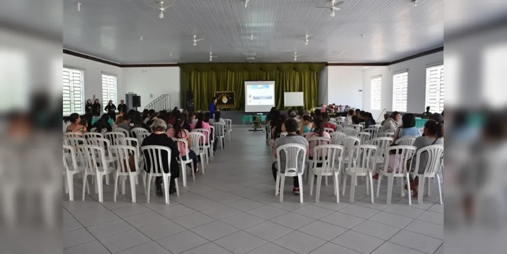 O  II Encontro Municipal de Gestantes reuniu aproximadamente 50 mães