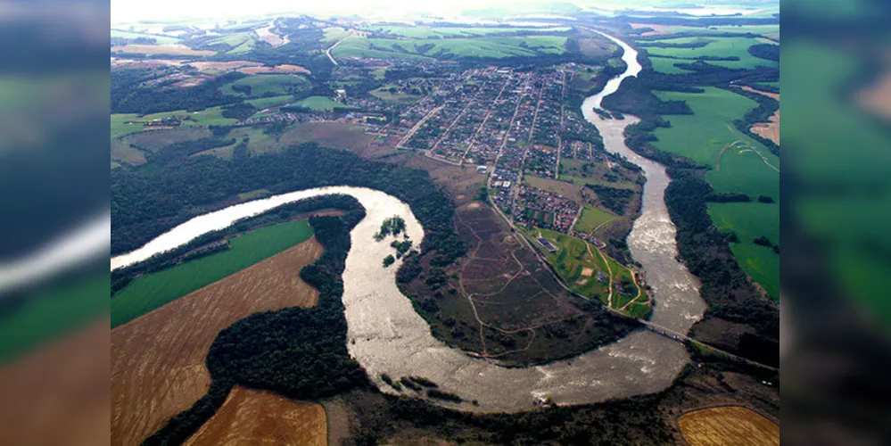 Aproveitando o baixo nível do Rio Tibagi, as Secretarias Municipal de Meio Ambiente (Sema) e de Turismo (Setur), estão preparando um grande um mutirão de limpeza do local, neste sábado (24)