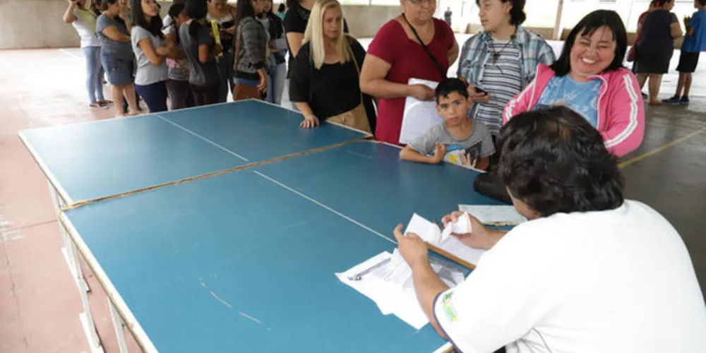 O projeto tem como finalidade descentralizar serviços municipais e de instituições parceiras, em mais de dez serviços gratuitos