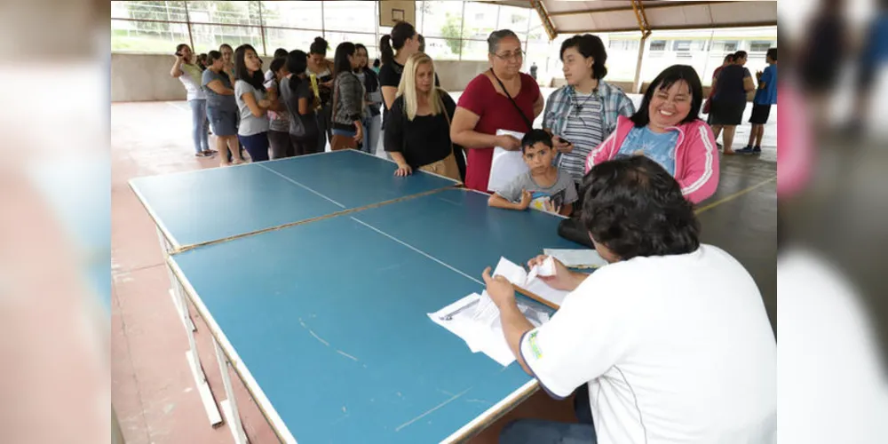 O projeto tem como finalidade descentralizar serviços municipais e de instituições parceiras, em mais de dez serviços gratuitos