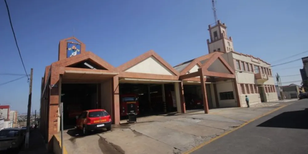 Imagem ilustrativa da imagem Bombeiros salvam idoso de incêndio na Vila Margarida