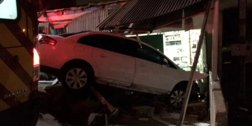 Três pessoas foram atropeladas e o dono do bar morreu logo em seguida