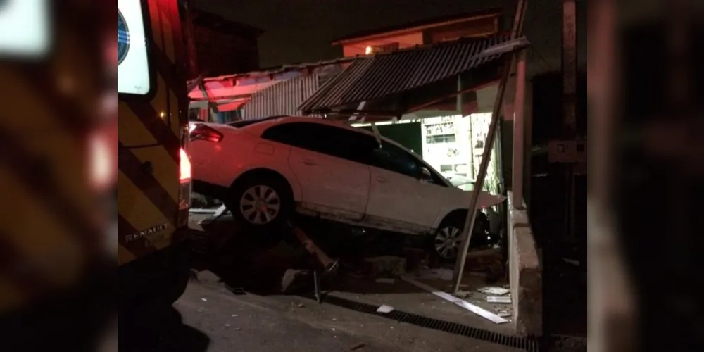 Três pessoas foram atropeladas e o dono do bar morreu logo em seguida