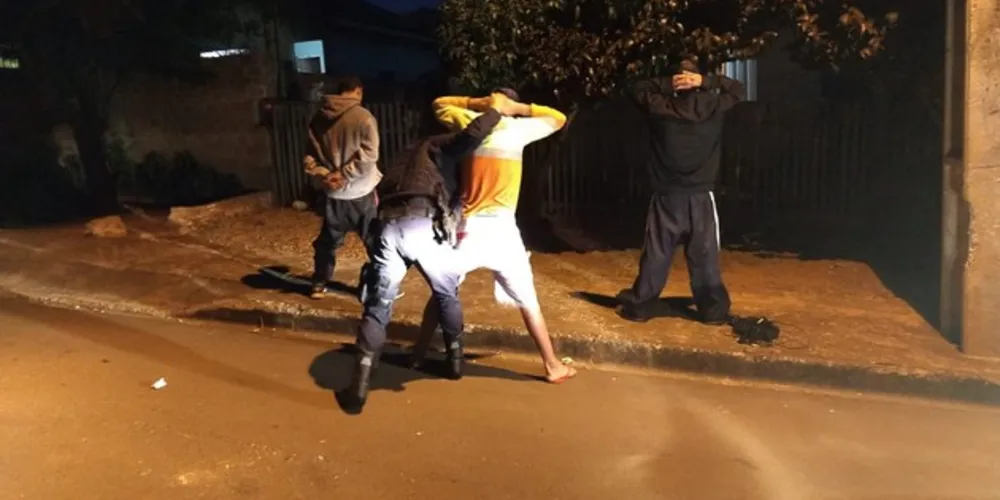 Operação busca combater vandalismo e uso de drogas dentro de cemitérios