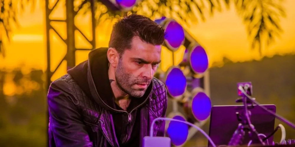 Considerado pioneiro na produção de música eletrônica no Brasil, Gabe se apresenta em Ponta Grossa no sábado (31)