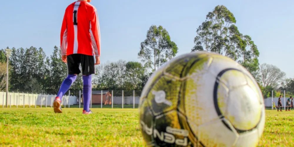 Equipes do colégio garantiram a classificação para a fase regional do torneio, que será disputada em Castro