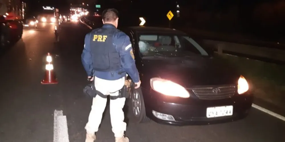 O acidente aconteceu na altura do km 495 – sentido Curitiba . Vítima foi atropelada por dois caminhões e um carro