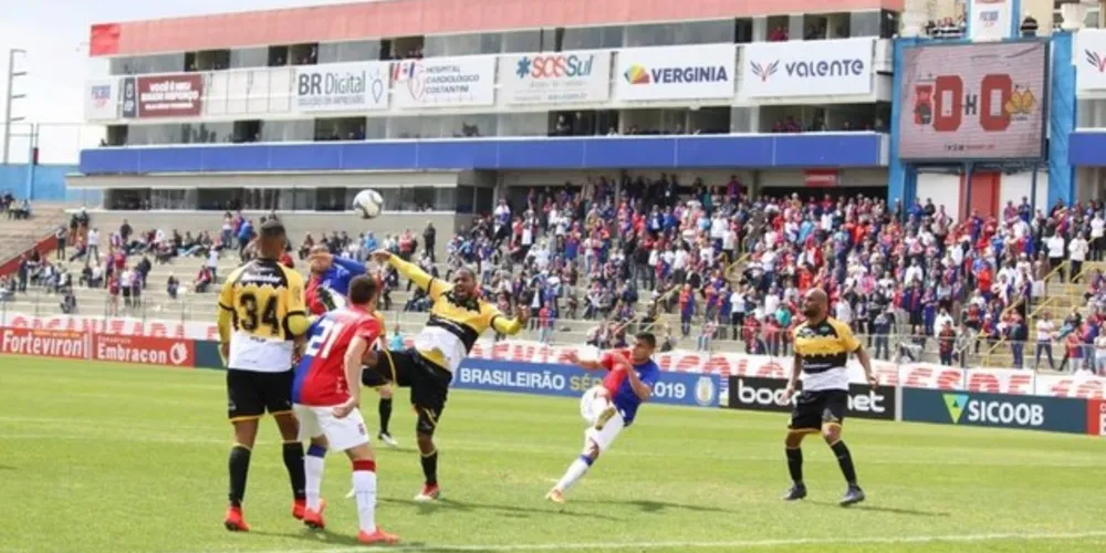 Paraná empatou em casa neste sábado (24) com o Criciúma na Vila Capanema