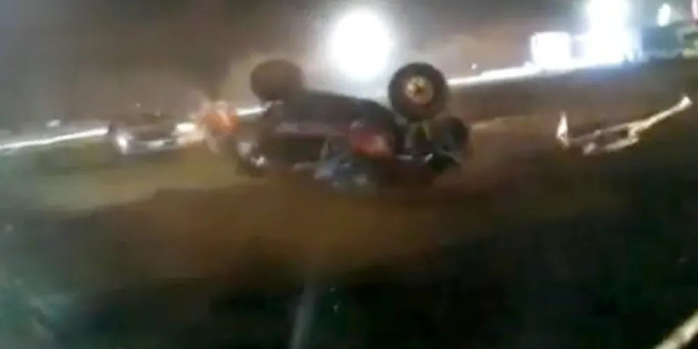 Imagem ilustrativa da imagem Ator Caio Castro capota veículo em etapa de Rally