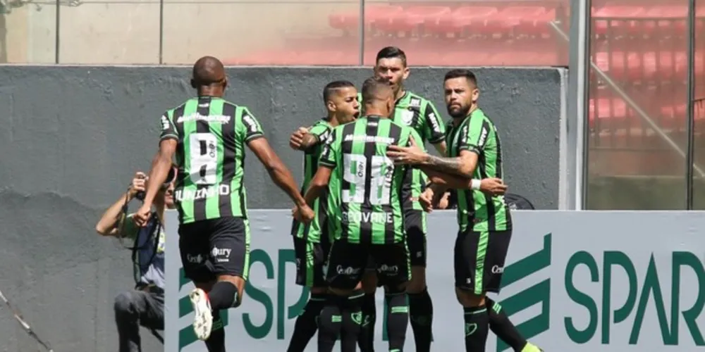 Coelho sobe na tabela e se afasta da zona da degola