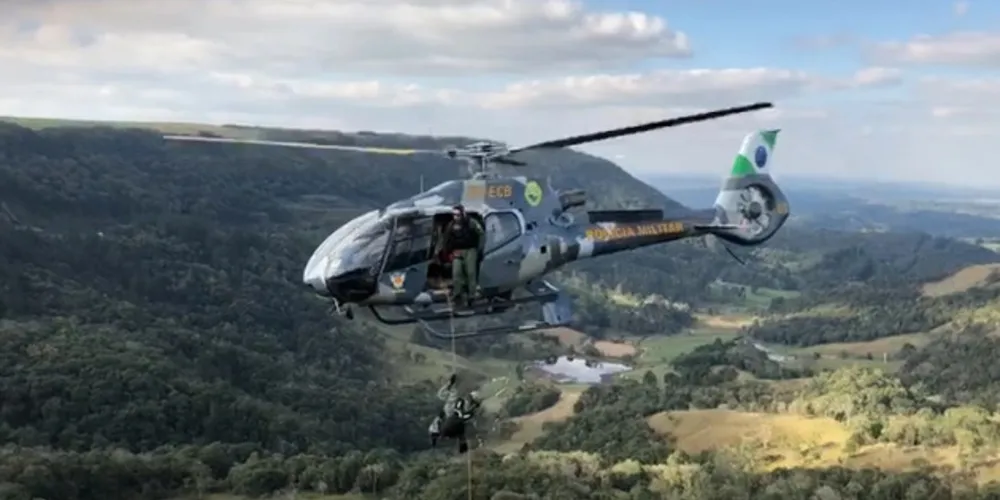 Mesmo com todos os equipamentos de segurança, mulher ficou ferida e foi levada a hospital