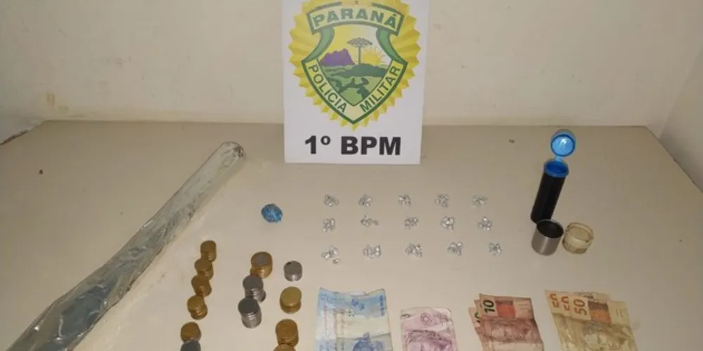 Além das pedras de crack, PM apreendeu dinheiro que seria fruto da venda de drogas
