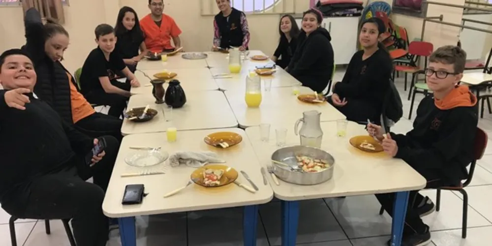 Imagem ilustrativa da imagem Turma utiliza pizzas para estudos matemáticos