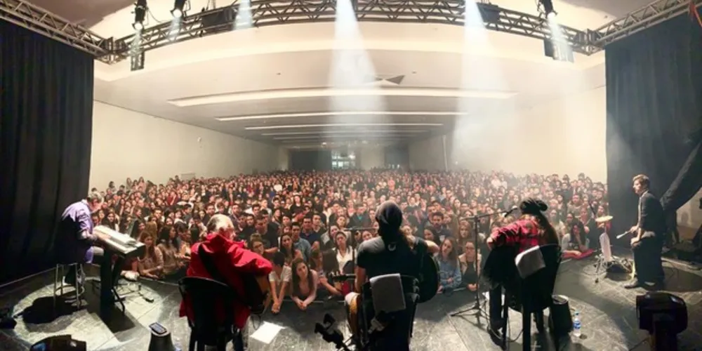 A banda já vendeu mais de 1 milhão de cópias, conquistando sete discos de ouro