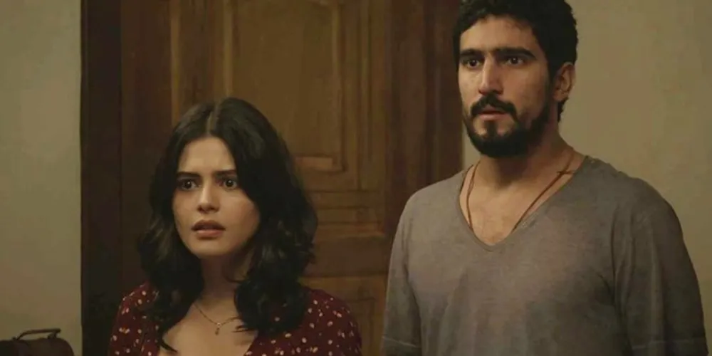 Jamil (Renato Góes) é acusado de assassinato e surpreende Laila (Julia Dalavia) em Órfãos da Terra 