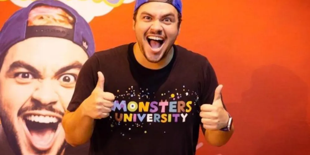 Luccas Neto é o único inﬂuenciador digital do país que tem o objetivo de transmitir mensagens socioeducativas para crianças a partir de 2 anos de idade e para os familiares