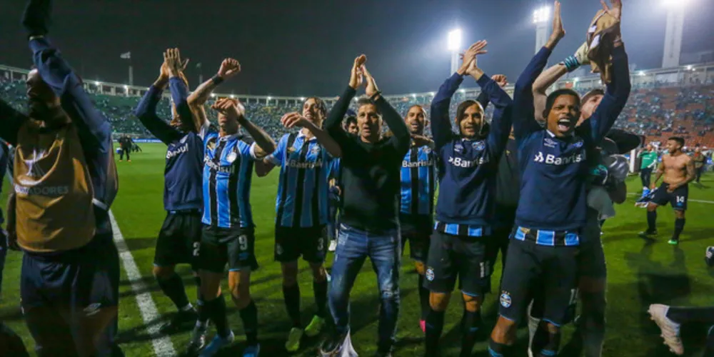 Noite inspirada de Everton Cebolinha e Alisson dá vaga ao Grêmio para a Libertadores