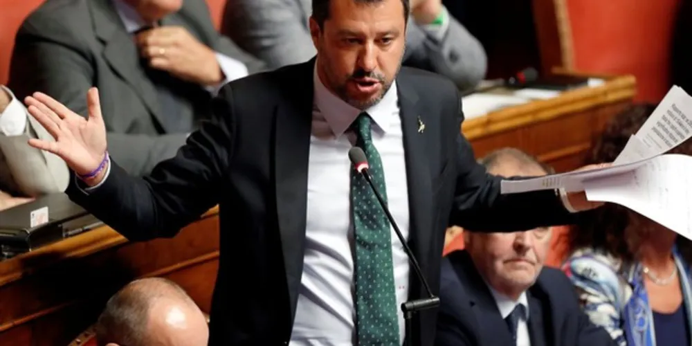 "Cria-se o caos e depois a culpa recai sobre nós", disse o ministro.