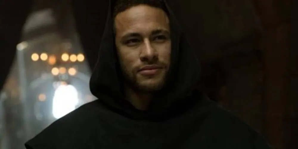 Neymar interpreta um monge brasileiro de nome João, que contracena com Berlim (Pedro Alonso) e Professor (Álvaro Morte)
