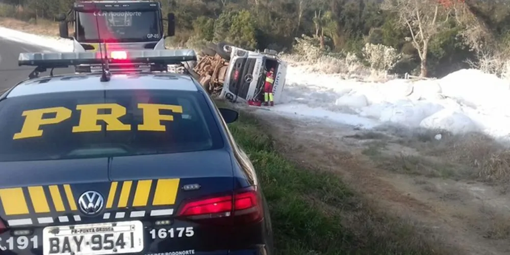 Caminhoneiro foi levado a hospital de Ponta Grossa com ferimentos graves