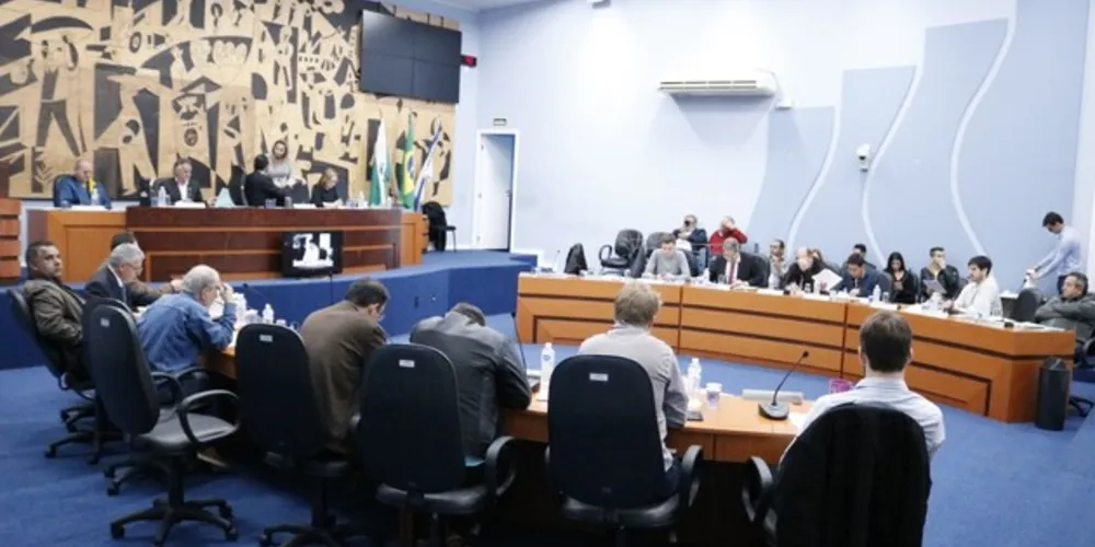 Imagem ilustrativa da imagem Vereadores retiram emendas e projeto do ‘Uber’ será recusado