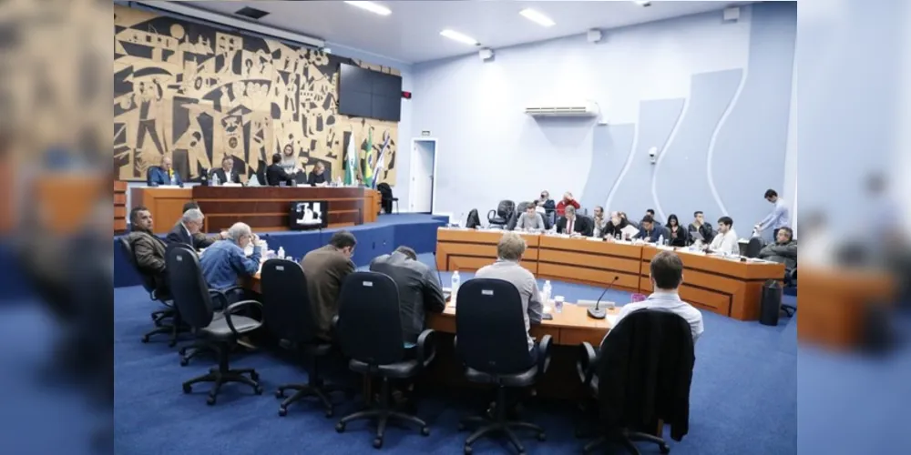 Imagem ilustrativa da imagem Vereadores retiram emendas e projeto do ‘Uber’ será recusado