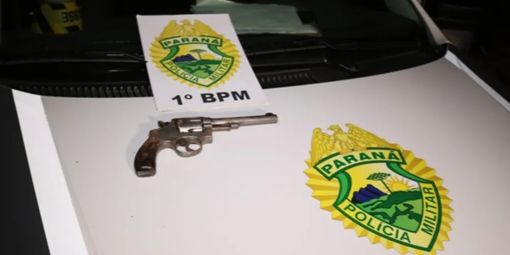 Arma foi encontrada com rapaz morto durante o tiroteio