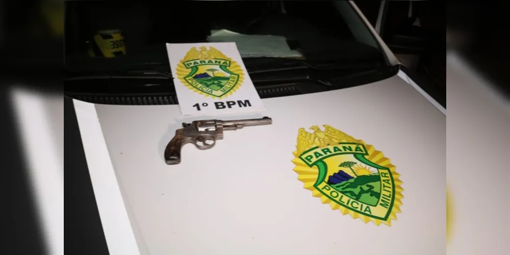 Arma foi encontrada com rapaz morto durante o tiroteio