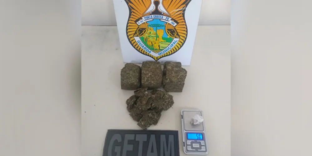 Adolescente assumiu propriedade da droga e foi levado à delegacia